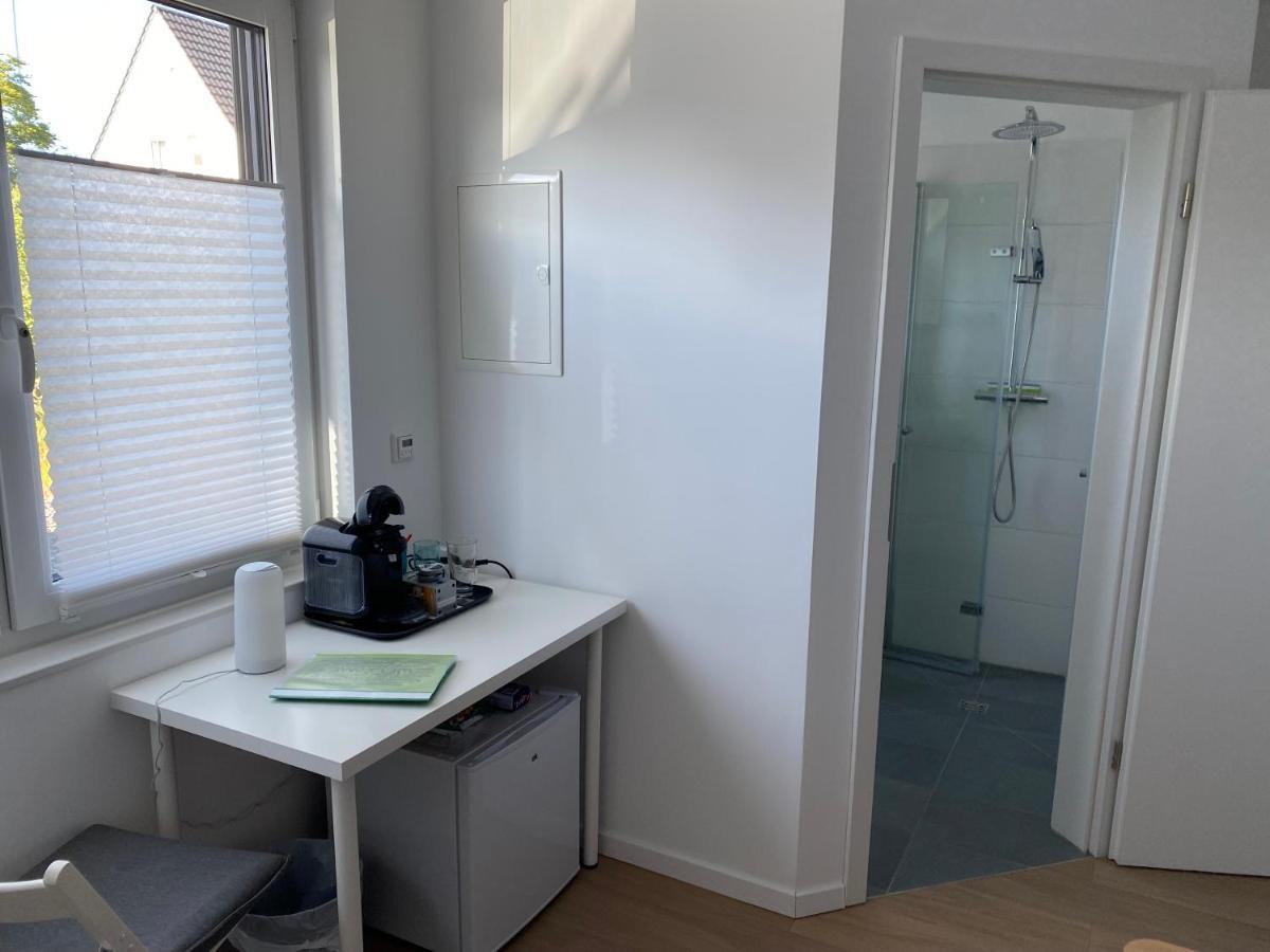 Messezimmer nahe der Düsseldorfer Messe mit eigenem Eingang und gratis Minibar Exterior foto